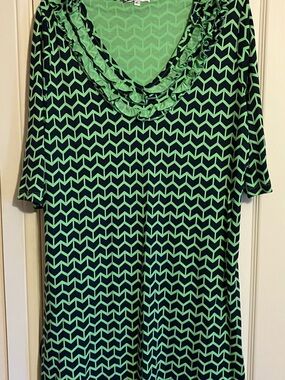 Ruffle V-Neck Tunic in Green Geometric Print